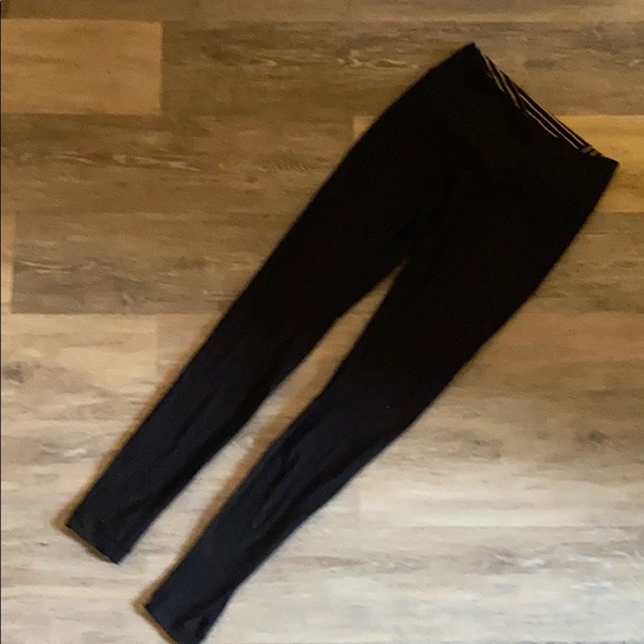 Black lululemon reversible leggings - Picture 2 of 7